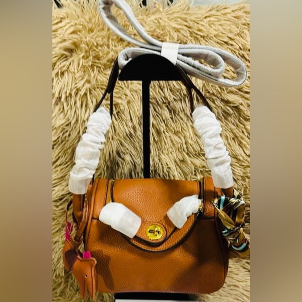 Classy & elegant crossbody bag. Choose your color.